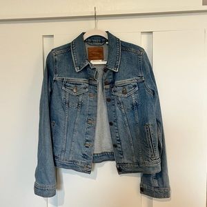 Women’s Levi’s Jean jacket